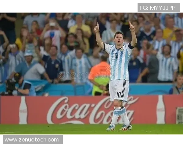 长得很白的足球明星是谁 他在球场上如何展现自己独特的魅力